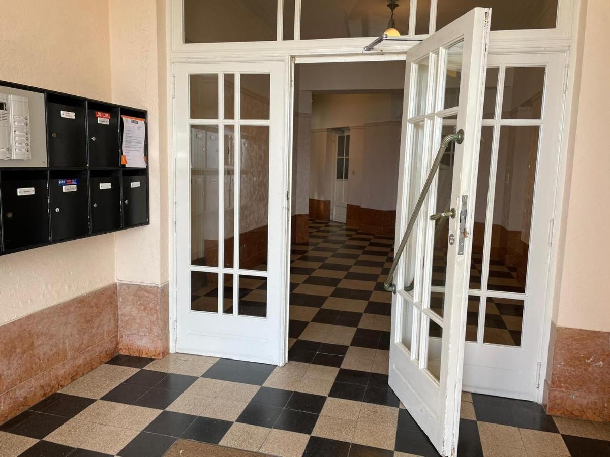 Uniek Appartement Op De Zeedijk Met Parking ออสเทนด์ ภายนอก รูปภาพ