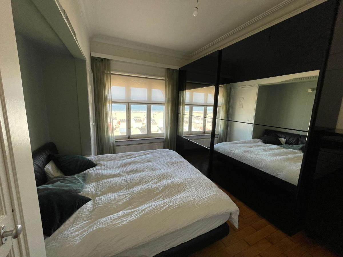 Uniek Appartement Op De Zeedijk Met Parking ออสเทนด์ ภายนอก รูปภาพ