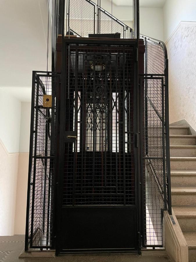 Uniek Appartement Op De Zeedijk Met Parking ออสเทนด์ ภายนอก รูปภาพ